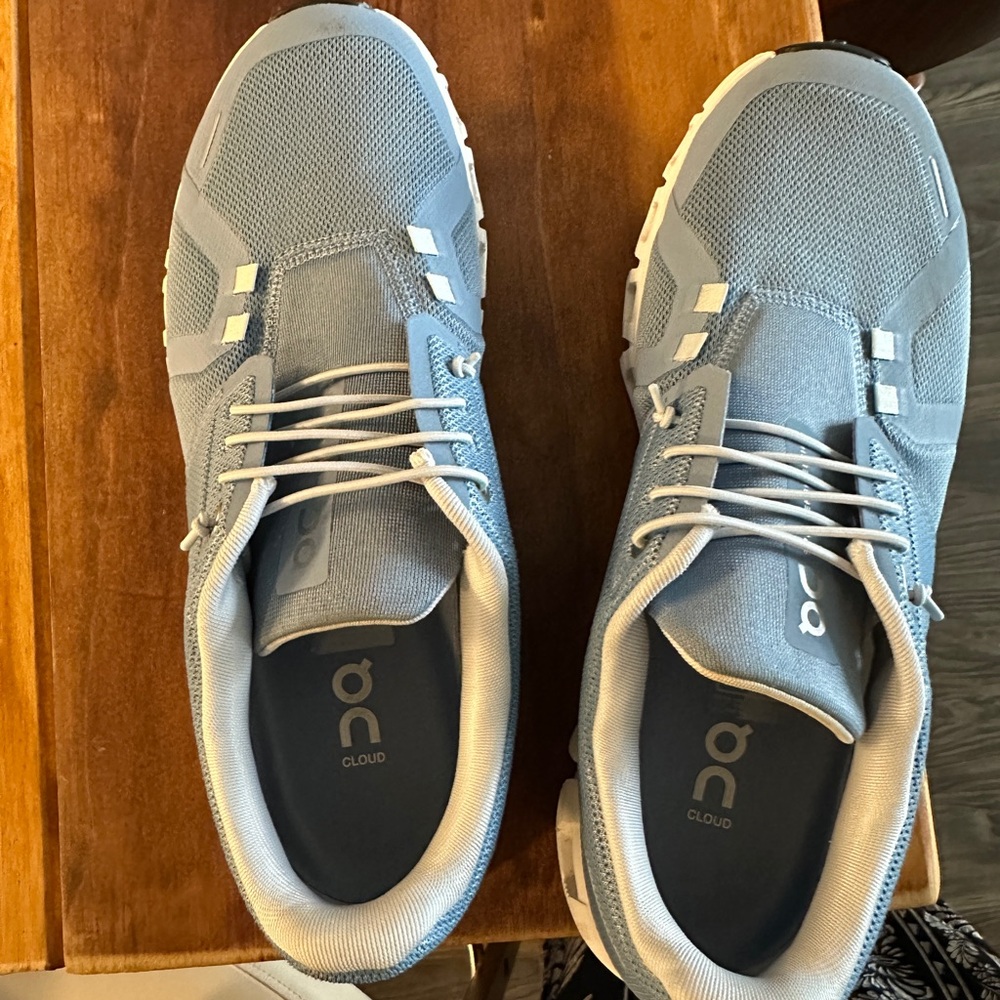 Women’s size 10 On Cloud sneakers mint condition.